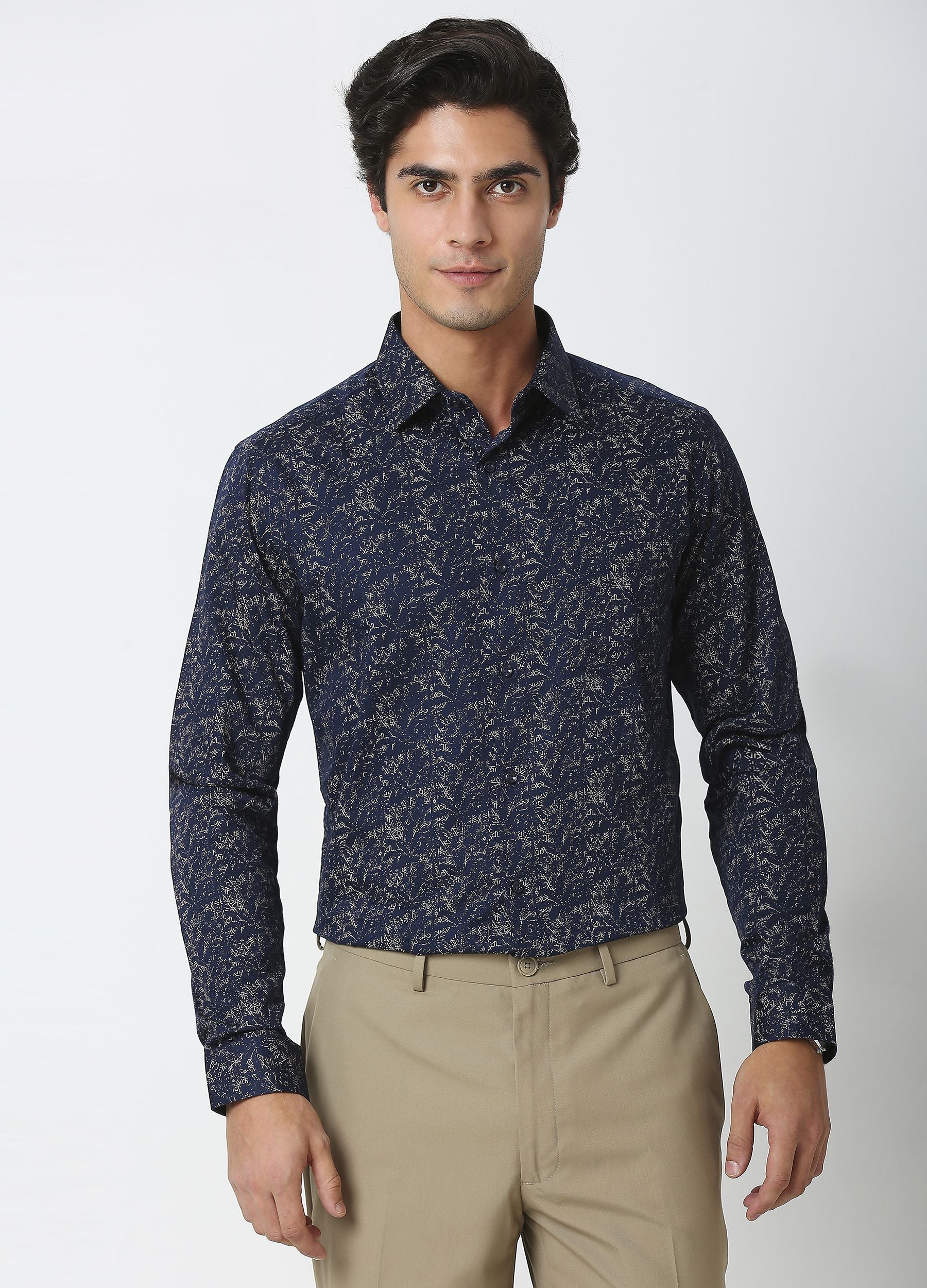 Zar: Semi-Cutaway Collar Triangle Print Shirt - Deep Navy