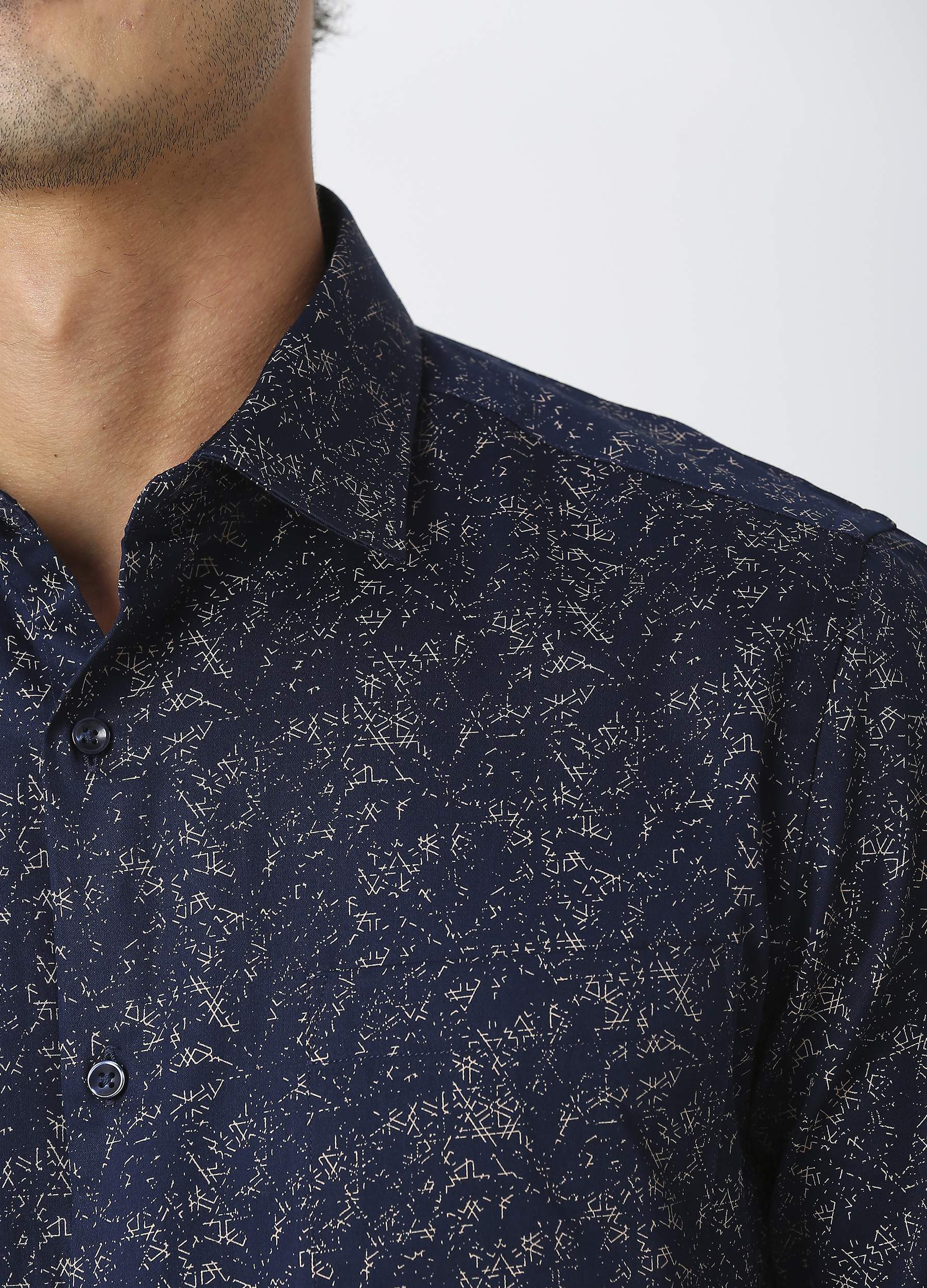 Zar: Semi-Cutaway Collar Triangle Print Shirt - Deep Navy