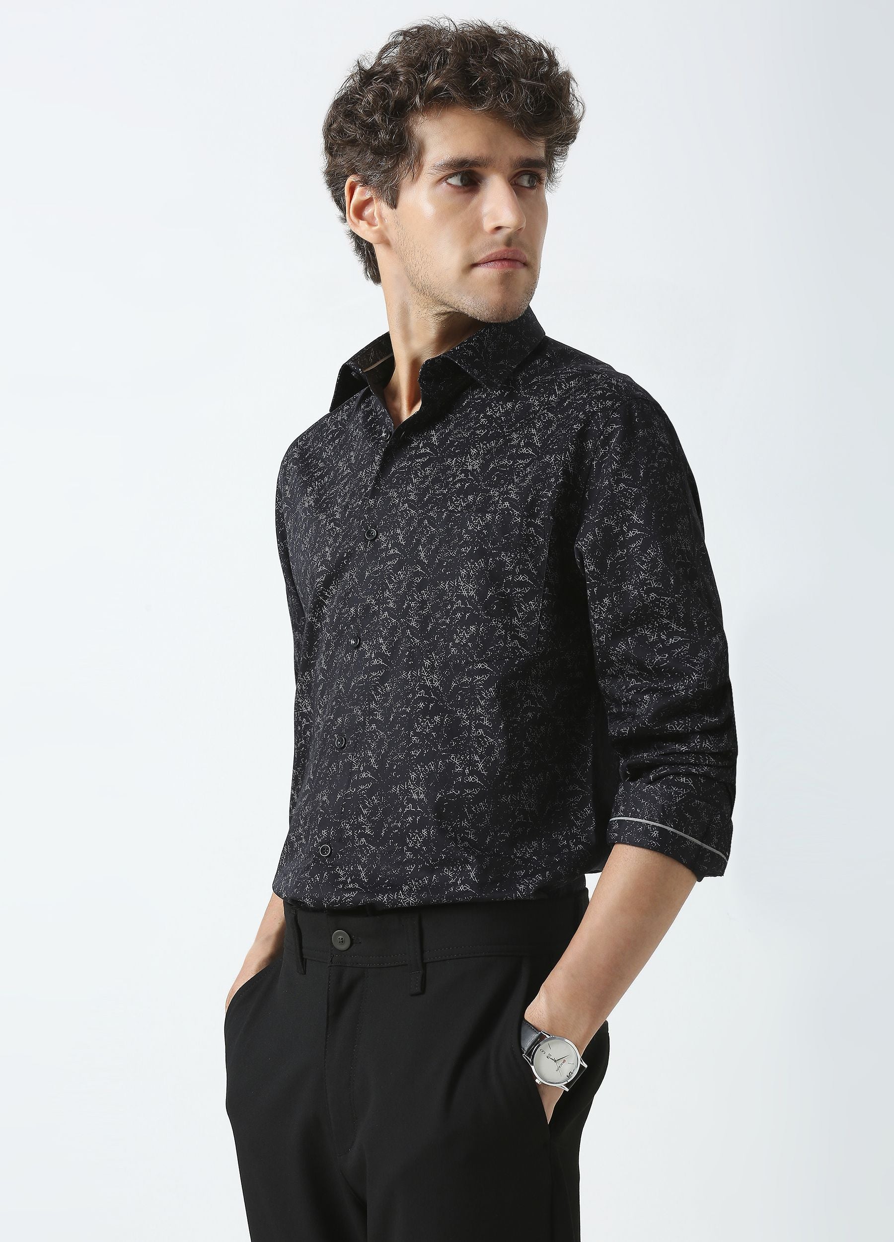 Zar: Semi-Cutaway Collar Triangle Print Shirt - Black