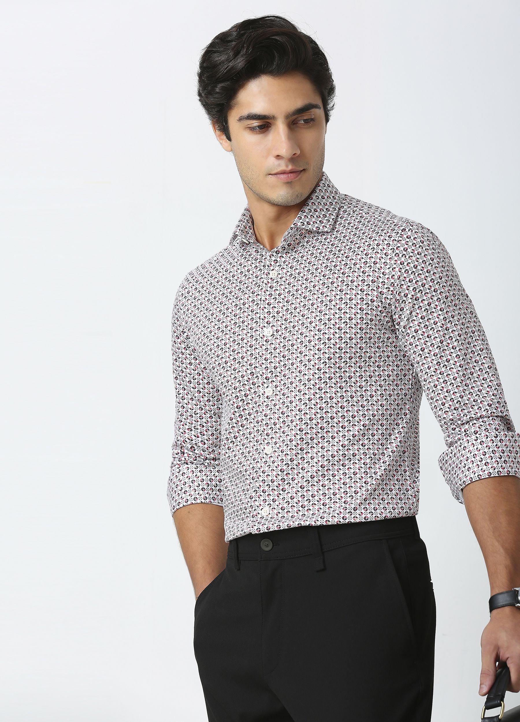 Four Quarter: Cutaway Collar Multicolour Print Knit Shirt