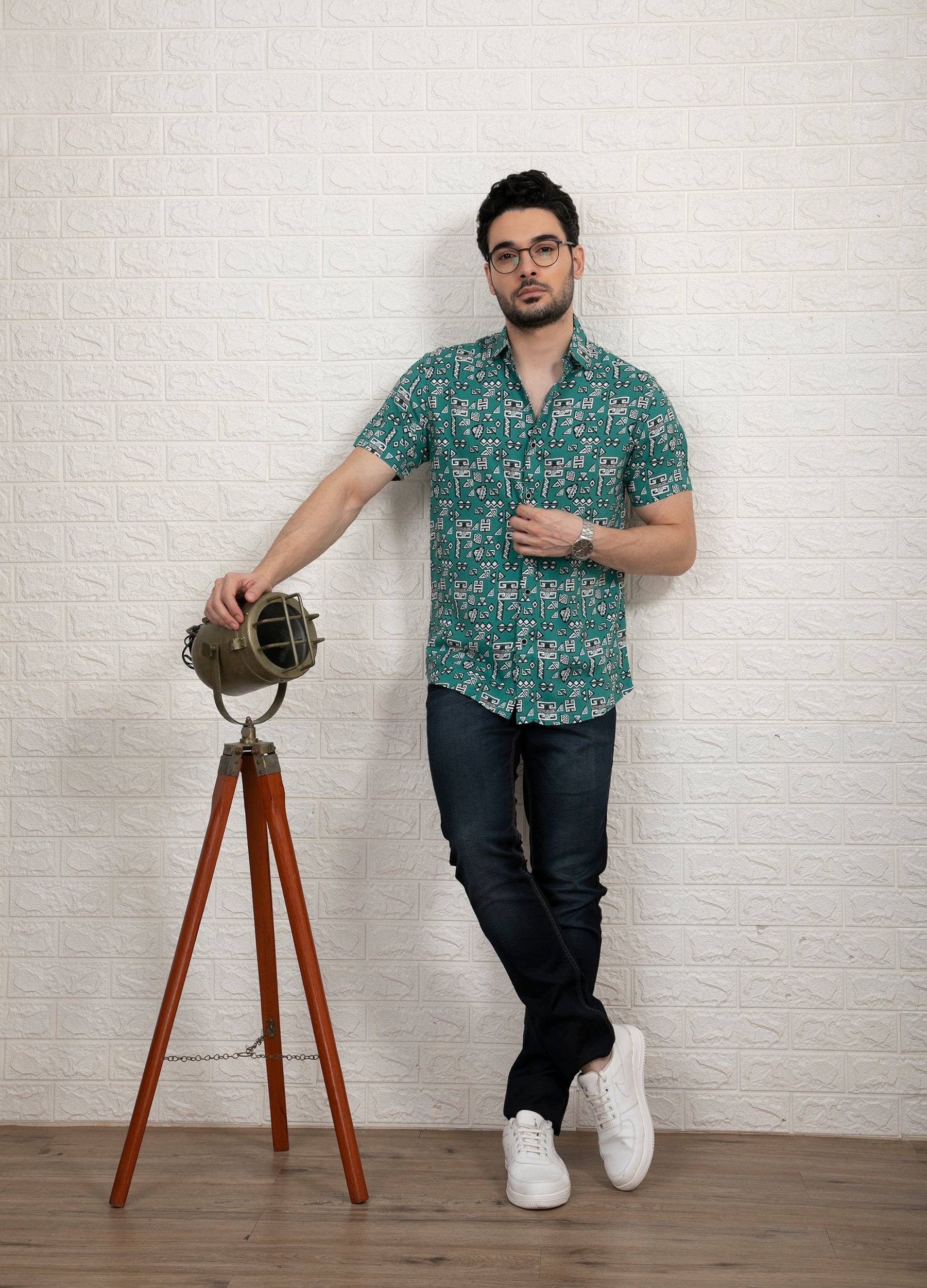 Art Urban: Flat Collar Urban Print Short Sleeves Shirt - Pine green