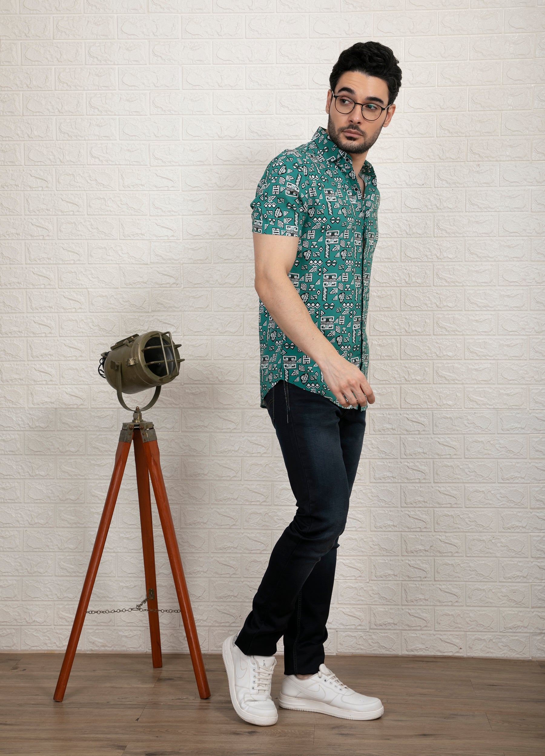 Art Urban: Flat Collar Urban Print Short Sleeves Shirt - Pine green
