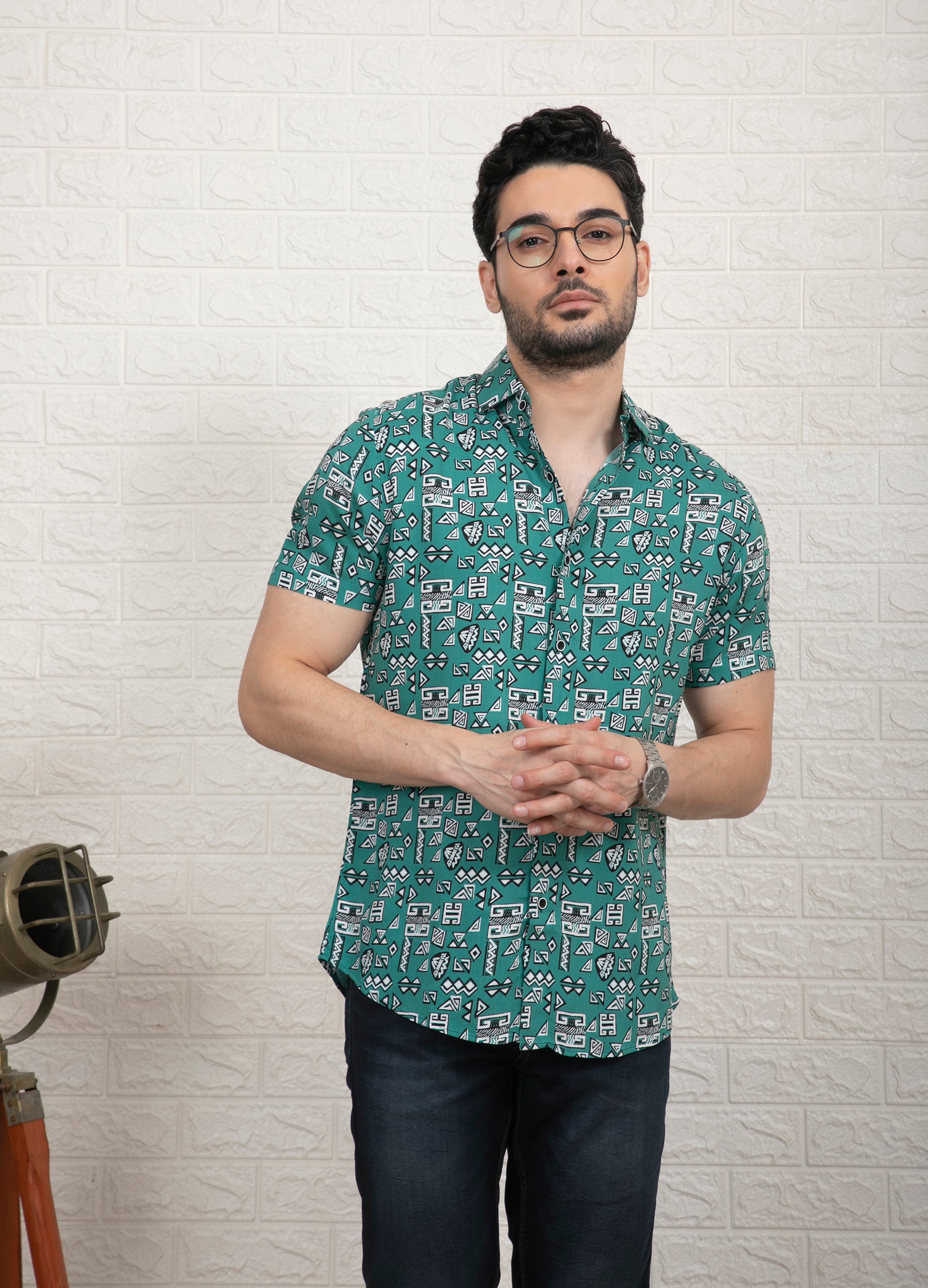 Art Urban: Flat Collar Urban Print Short Sleeves Shirt - Pine green