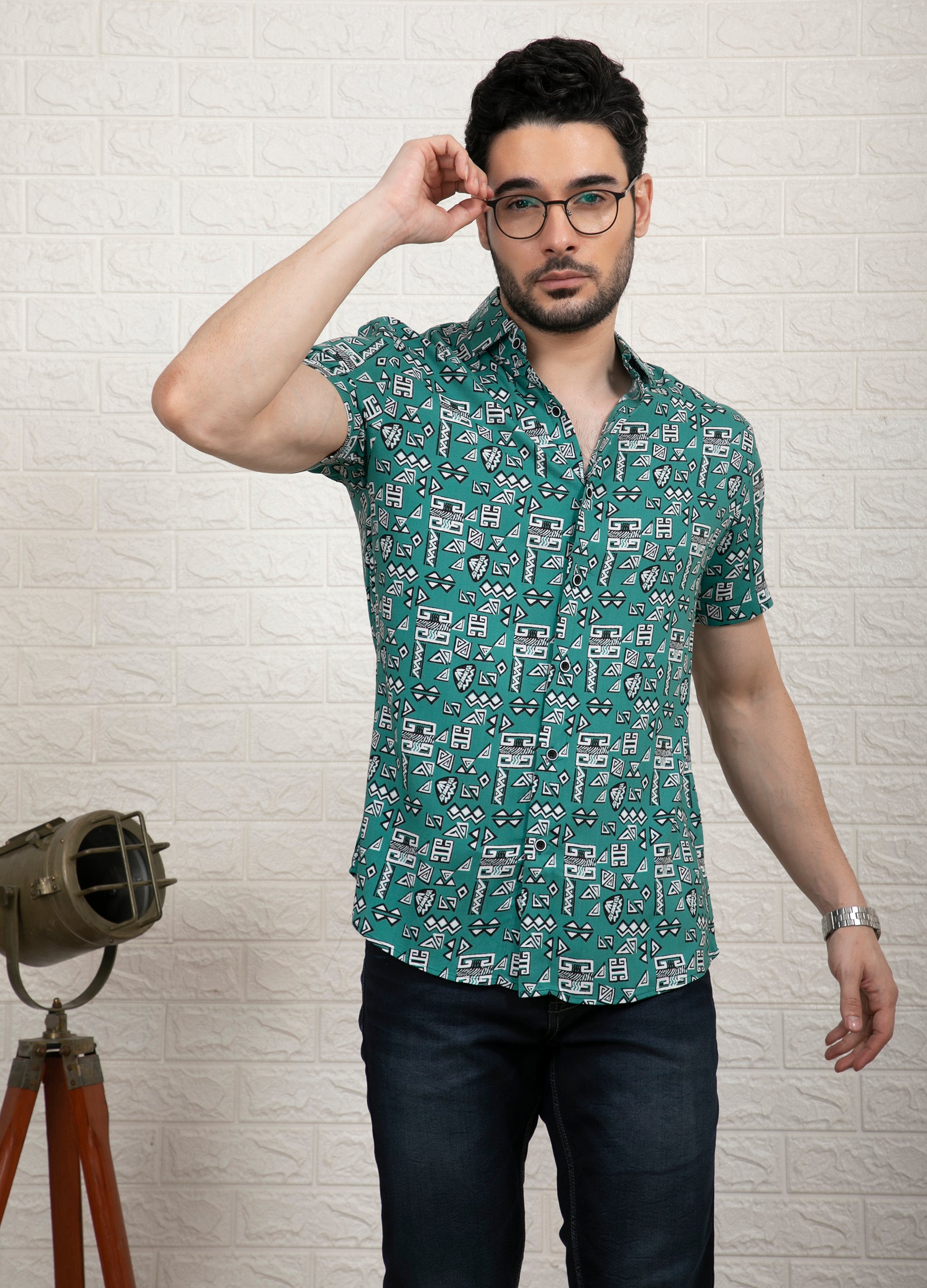 Art Urban: Flat Collar Urban Print Short Sleeves Shirt - Pine green