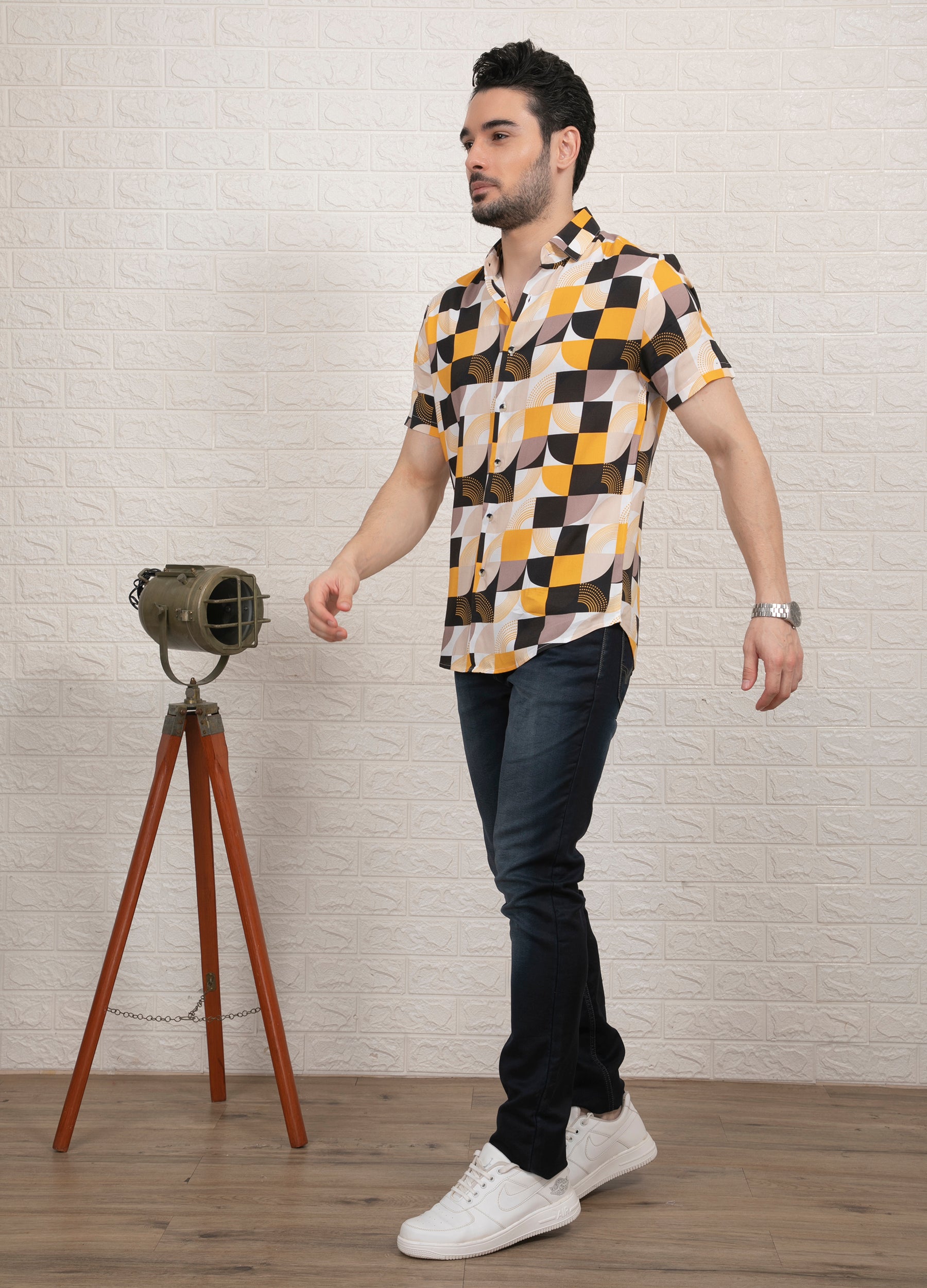 John Joy: Flat Collar Vibrant Jaune Print Short Sleeves Shirt - Yellow