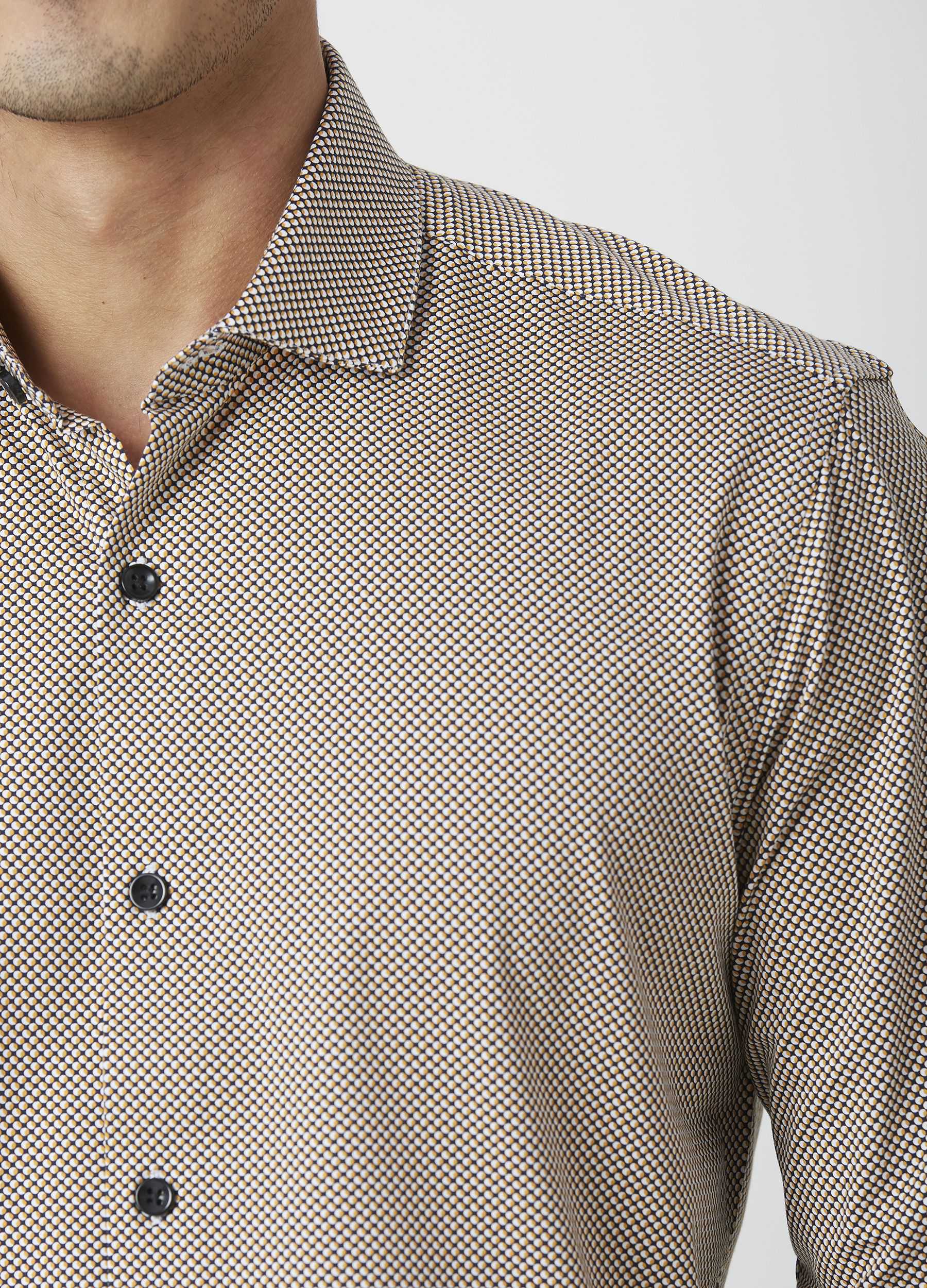 Uchiwa Yolk: Cutaway Collar Print Knit Shirt