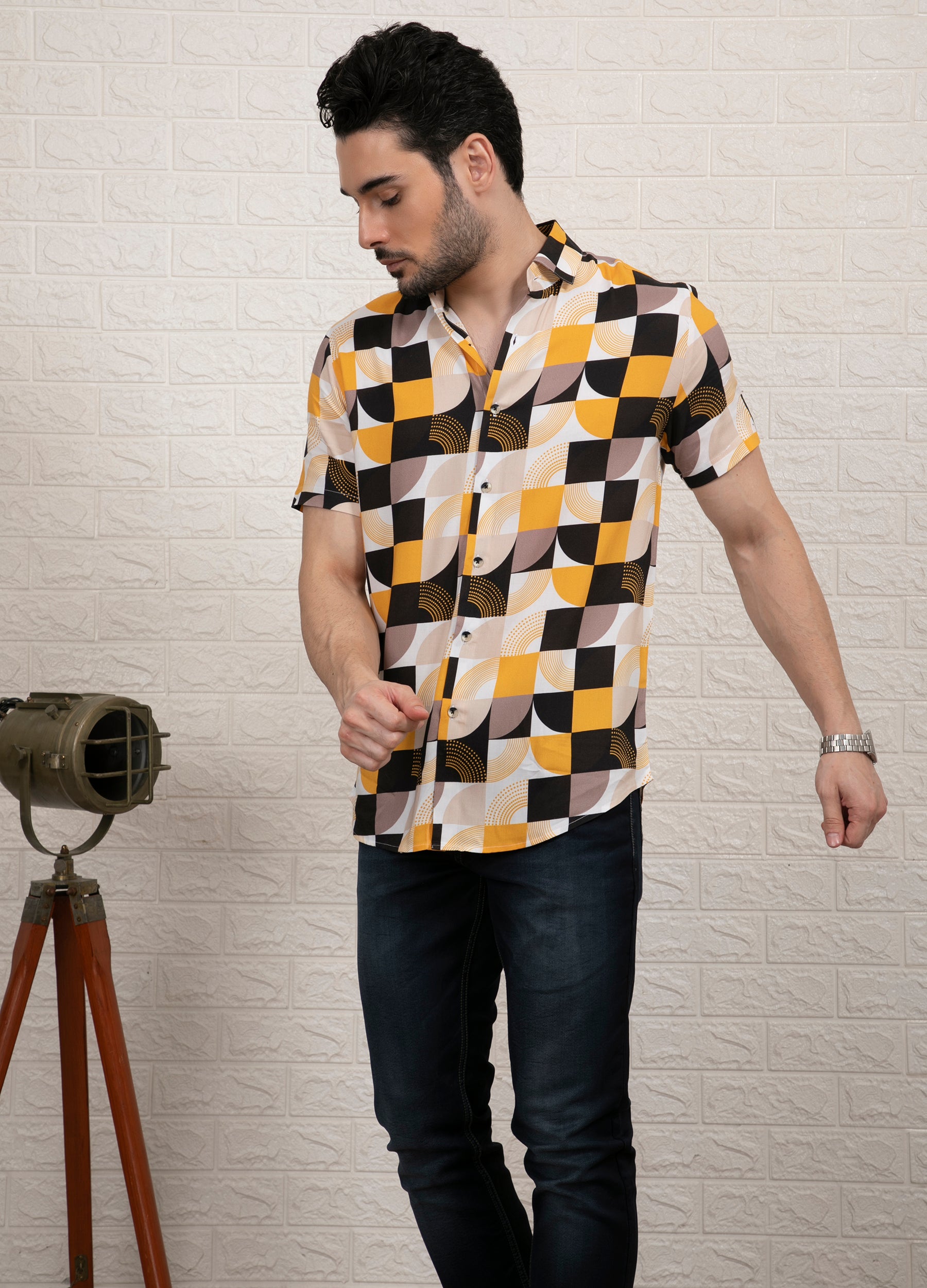 John Joy: Flat Collar Vibrant Jaune Print Short Sleeves Shirt - Yellow